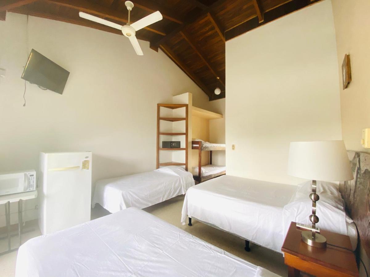 Hotel Mar Rey Tamarindo Bagian luar foto